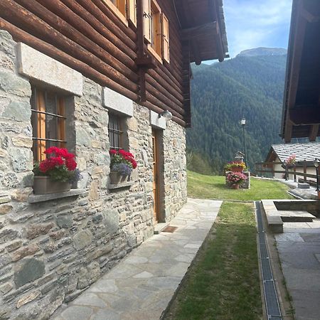 Гостьовий будинок Monolocale Di Montagna Грессан Екстер'єр фото