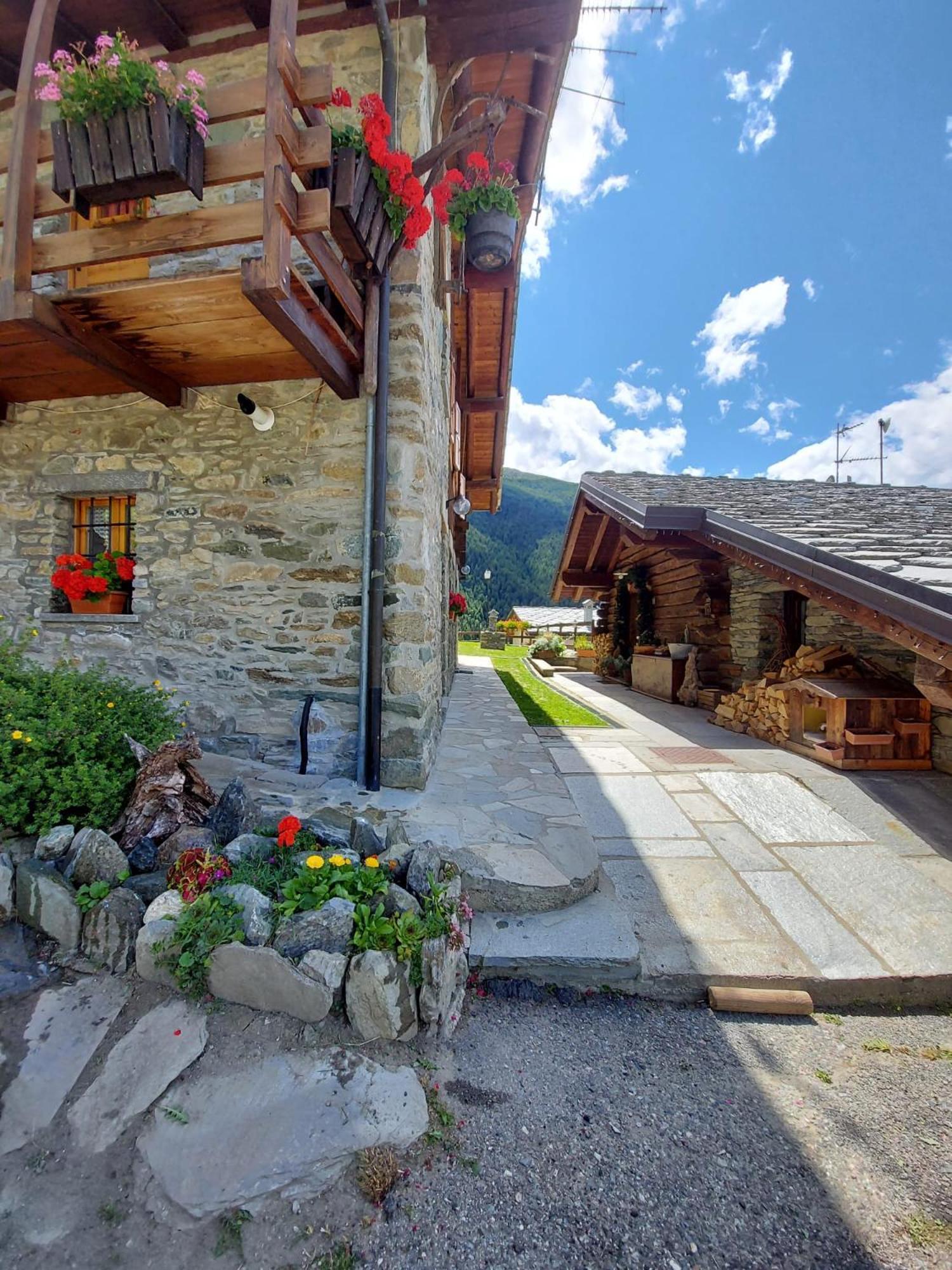 Гостьовий будинок Monolocale Di Montagna Грессан Екстер'єр фото